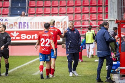 Los Pajaritos vuelven a sonreir con el CD Numancia