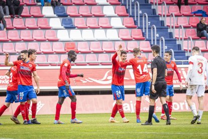 Los Pajaritos vuelven a sonreir con el CD Numancia