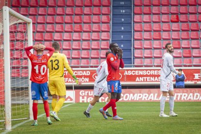 Los Pajaritos vuelven a sonreir con el CD Numancia