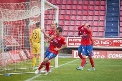 Los Pajaritos vuelven a sonreir con el CD Numancia