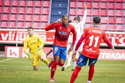 Los Pajaritos vuelven a sonreir con el CD Numancia