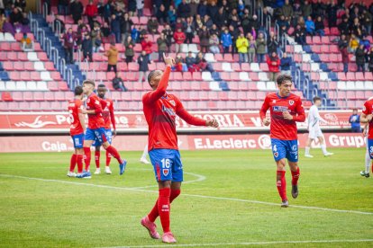 Los Pajaritos vuelven a sonreir con el CD Numancia
