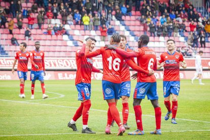 Los Pajaritos vuelven a sonreir con el CD Numancia