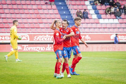 Los Pajaritos vuelven a sonreir con el CD Numancia
