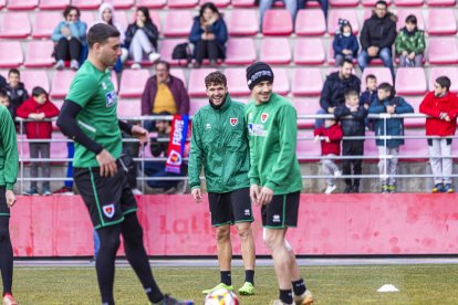 Comunión por reyes entre el equipo y la afición más joven
