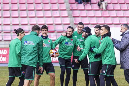 Comunión por reyes entre el equipo y la afición más joven