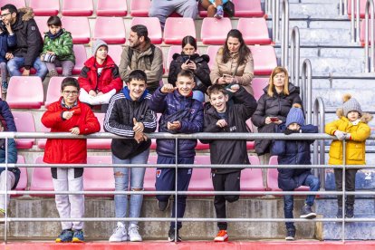 Comunión por reyes entre el equipo y la afición más joven