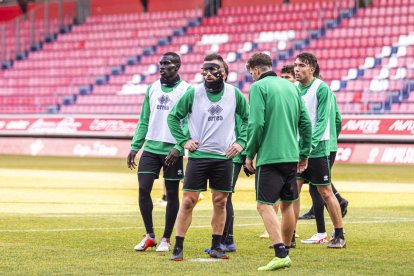 Comunión por reyes entre el equipo y la afición más joven