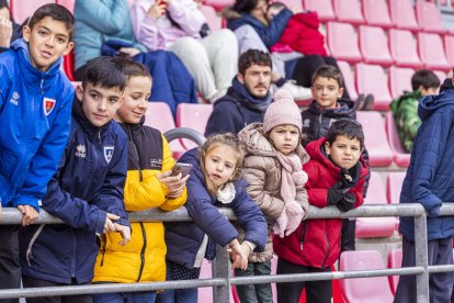 Comunión por reyes entre el equipo y la afición más joven