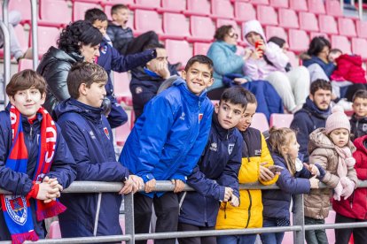 Comunión por reyes entre el equipo y la afición más joven