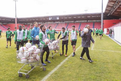 Comunión por reyes entre el equipo y la afición más joven