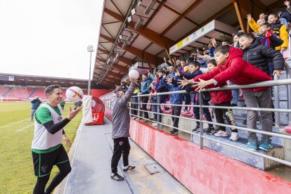 Comunión por reyes entre el equipo y la afición más joven