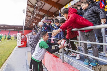 Comunión por reyes entre el equipo y la afición más joven
