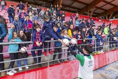 Comunión por reyes entre el equipo y la afición más joven