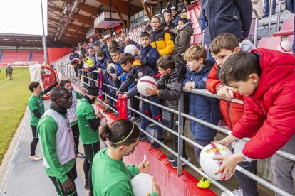 Comunión por reyes entre el equipo y la afición más joven