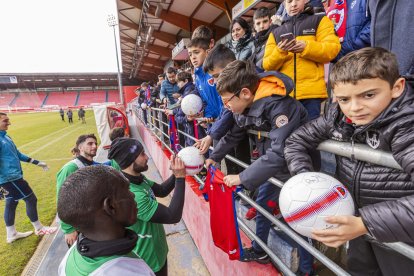 Comunión por reyes entre el equipo y la afición más joven
