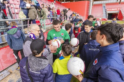 Comunión por reyes entre el equipo y la afición más joven