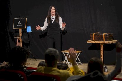 Actuación de Lore Lavand, de Fivem en los Cines Mercado
