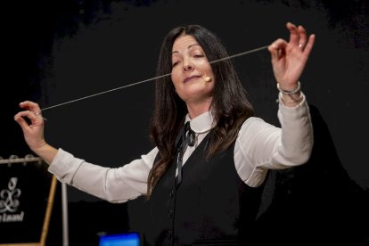 Actuación de Lore Lavand, de Fivem en los Cines Mercado
