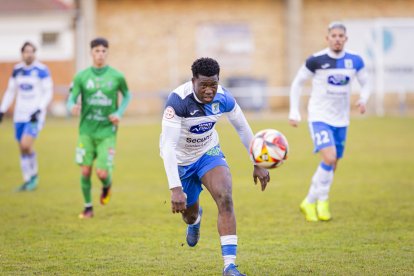 El Astorga se lleva tres goles de su visita a Almazán
