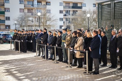 Homenaje a la Policía Nacional con el izado de bandera en su 200 aniversario.