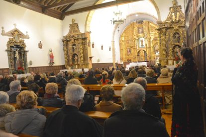 Navaleno baila un año más al Niño Jesús.