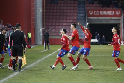 Tamayo celebra el golazo que era el momentáneo 3-1, marcador que no se iba a mover.