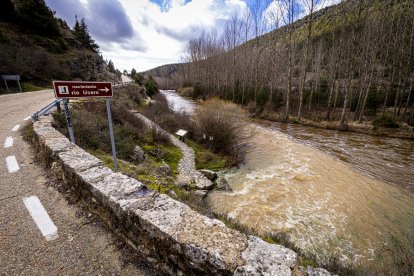 Las aguas se salen de su cauce en la zona del Cañón del río Lobos