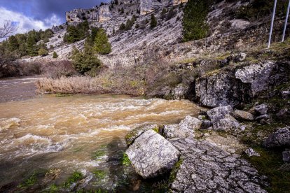 Las aguas se salen de su cauce en la zona del Cañón del río Lobos