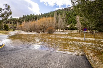 Las aguas se salen de su cauce en la zona del Cañón del río Lobos