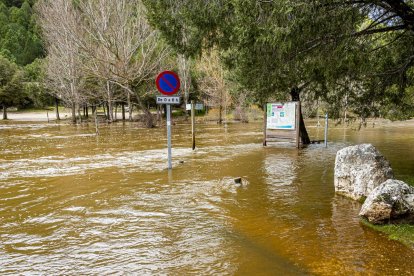 Las aguas se salen de su cauce en la zona del Cañón del río Lobos