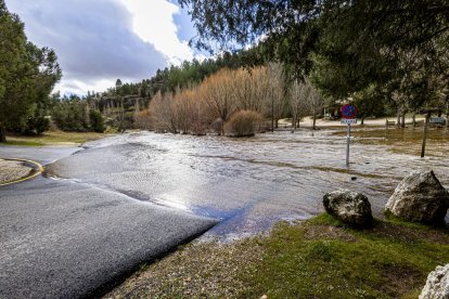Las aguas se salen de su cauce en la zona del Cañón del río Lobos