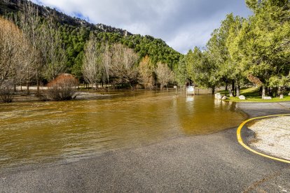 Las aguas se salen de su cauce en la zona del Cañón del río Lobos
