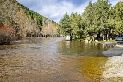 Las aguas se salen de su cauce en la zona del Cañón del río Lobos