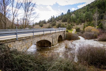 Las aguas se salen de su cauce en la zona del Cañón del río Lobos