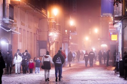 Los restos de nieve y la niebla coincidieron en la noche capitalina