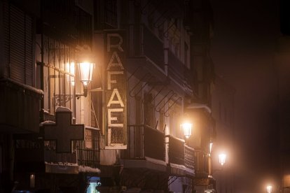 Los restos de nieve y la niebla coincidieron en la noche capitalina