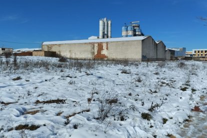 Parcela en Antonio de Nebrija donde se prevé construir las viviendas.