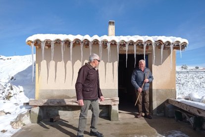 Carámbanos en la bodega de los hermanos Medrano
