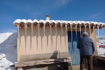 Carámbanos en la bodega de los hermanos Medrano