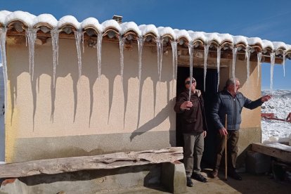 Carámbanos en la bodega de los hermanos Medrano