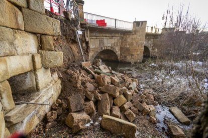 La estructura medieval sufre un daño significativo