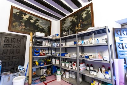 Detalles de los trabajos que están realizando los restauradores