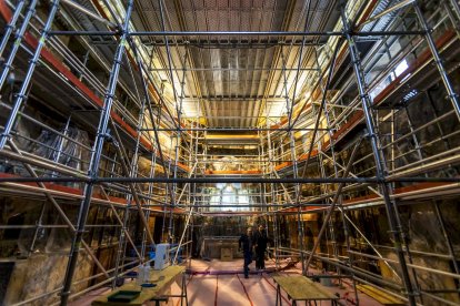 Detalles de los trabajos que están realizando los restauradores