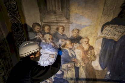 Detalles de los trabajos que están realizando los restauradores