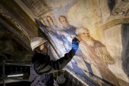 Detalles de los trabajos que están realizando los restauradores