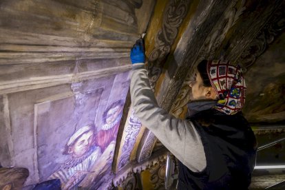 Detalles de los trabajos que están realizando los restauradores