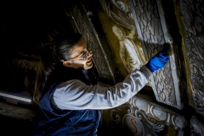 Detalles de los trabajos que están realizando los restauradores