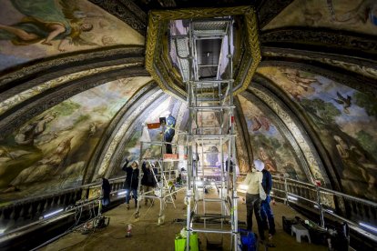 Detalles de los trabajos que están realizando los restauradores