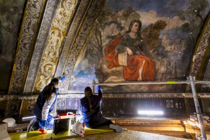 Detalles de los trabajos que están realizando los restauradores